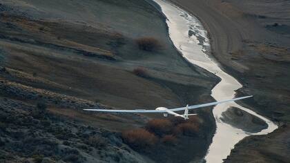 La marca que registraron ayer de 52.172 pies es por ahora una nueva marca mundial extraoficial, dado que se debe esperar la homologación que otorga la Federación Aeronáutica Internacional (FAI)