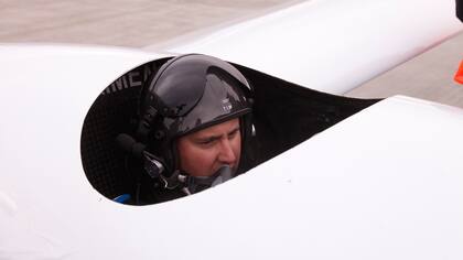 Tim Gardner realiza un control del instrumental