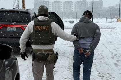Permanecer en Estados Unidos después del plazo autorizado de una visa puede derivar en detención migratoria