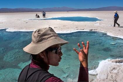 Pero los políticos y las empresas también ven el enorme valor económico de las salinas, incluso si aún no se han explotado por completo.