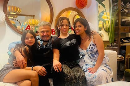 “Pero nuestra proyección está puesta aquí porque tenemos que apostar a la estabilidad y felicidad de nuestras hijas”.