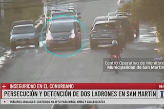 Así fue la impactante persecución a dos delincuentes que robaron un auto y luego huyeron a pie