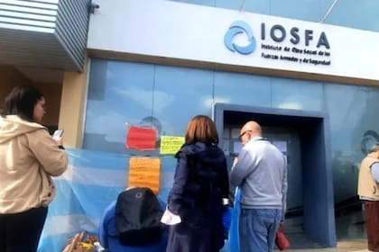 Persisten reclamos en la obra social de los militares, antes conocida como Iosfa