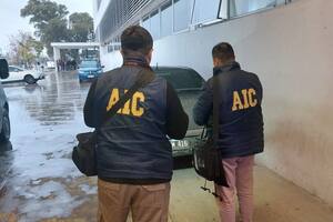 Personal de la Agencia de Investigación Criminal de Santa Fe, en la escena del hecho