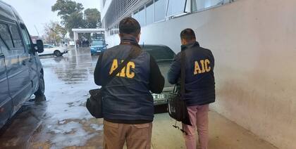 Personal de la Agencia de Investigación Criminal de Santa Fe, en la escena del hecho