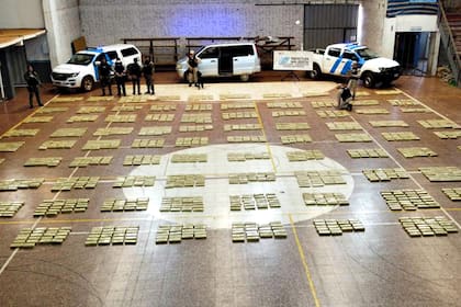 Personal de la Prefectura Naval Argentina decomisó siete toneladas de marihuana durante los últimos días, en Misiones