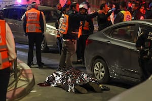 Máxima tensión en Medio Oriente: siete muertos en un ataque en una sinagoga en Jerusalén