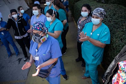 Personal de salud protesta en un hospital de Talagante, Chile