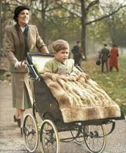 Personal histórico. Anderson era tan leal que, en 2010 se unió a las vacaciones de verano privadas de la familia real