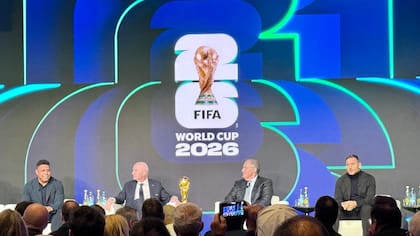 Personalidades que estuvieron presentes en el anuncio del calendario del Mundial: Ronaldo Nazario de Lima, Gianni Infantino, Andrés Cantor y Francesco Totti.