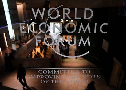 Personas asisten al Foro Económico Mundial en Davos, Suiza, el martes 20 de enero de 2026