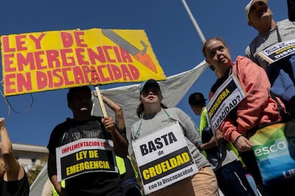 Personas con discapacidad llevaron su protesta a la Plaza de Mayo