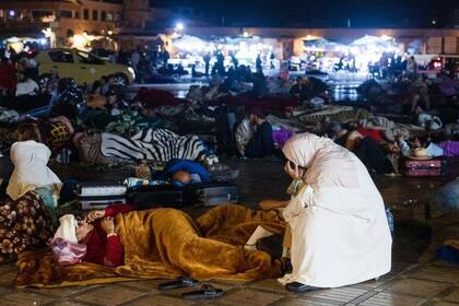 Personas en Marruecos buscaron refugio en una plaza
