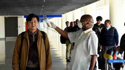 Por el Coronavirus se hacen diferentes exámenes en los aeropuertos