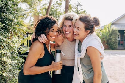 Estar solo no es lo mismo que sentirse solo, explica la doctora.