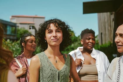 Nuevas investigaciones revelan que las personas solteras están lejos de ser las personas solitarias que se creía