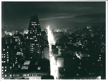 Perspectiva nocturna, de Horacio Coppola, retratista inigualable de Buenos Aires