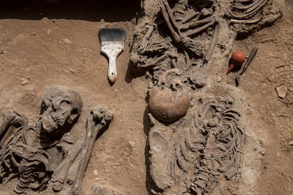 Vista de los restos humanos encontrados en Perú