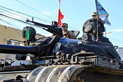 Perú moviliza tropas a la frontera con Ecuador para frenar a venezolanos ilegales