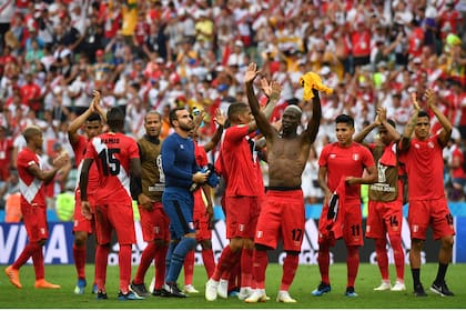 Perú se despidió sin el boleto a octavos, pero con la frente en alto