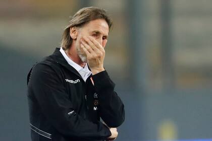 La preocupación por la ausencia de resultados y la cantidad de goles en contra que recibe la selección peruana invade a Ricardo Gareca
