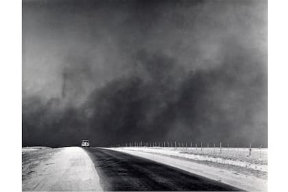 Pesadas nubes de polvo negro sobre laTejas Panhandle. Texas 1936, marzo
