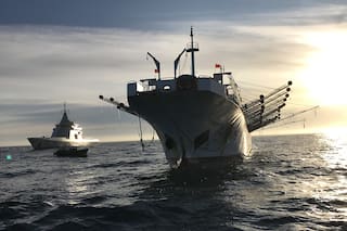 Denuncian que empresas extranjeras penalizadas operan con bandera argentina en la ZEE