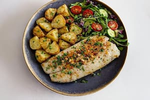 Pescado al horno con papas y ensalada