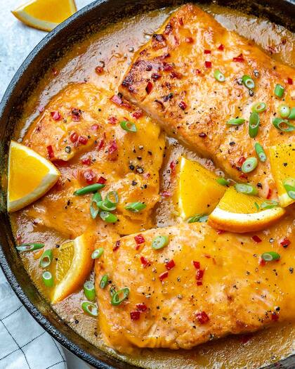 Pescado gratinado en salsa de naranja