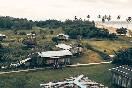 Pescadores de la comunidad indígena de kusapin en Panamá