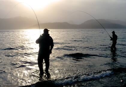 Pescadores en el Nahuel Huapi
