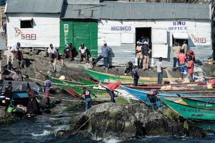 Pescadores en la isla de Migingo