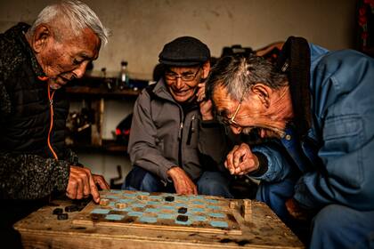 Pescadores locales en Narsaq. (Carsten Snejbjerg/The New York Times)