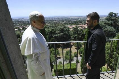Pese a encontrarse de vacaciones, el papa León XIV continuó con sus labores y esta semana recibió al presidente ucraniano en Castel Gandolfo.