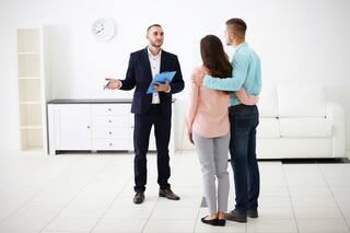 Un banco permite juntar los sueldos de hasta 6 personas para calificar