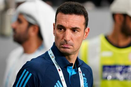 Pese a la goleada de la selección argentina ante Emiratos Árabes, en el estadio Mohamed Bin Zayed de Abu Dhabi, Lionel Scaloni lamentó no tener a todo el grupo apto para comenzar el Mundial.