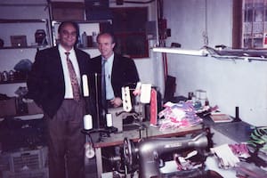 El taller familiar que fabricó los primeros guantes de arquero argentinos: el ingenio criollo y una apuesta insólita