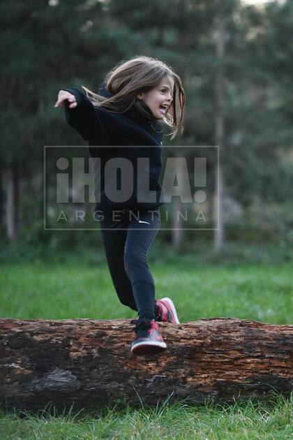 Pese a que en el otoño parisino el frío se hace sentir, Francesca se divirtió corriendo por los senderos del Jardin d’Acclimatation.