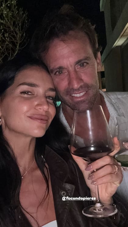 Pese a que está en Punta del Este al igual que su hermana Wanda, Zaira Nara despidió el año en compañía de su pareja, el polista Facundo Pieres, con quien ya compartió días de playa y mimos, eventos y salidas de compras