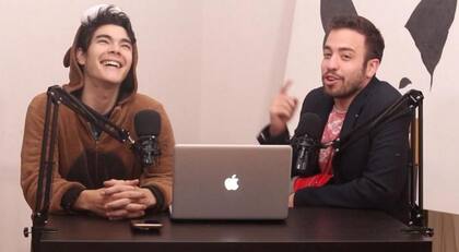 Pese a que no puede soñar ni imaginarse como lo hacemos el resto, Acevedo se considera creativo y además de su trabajo como médico realizaba pódcast