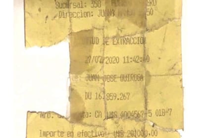 Quiroga esgrimió en la Justicia que el día anterior, el 24 de julio, recibió en la cuenta de la empresa en el Banco de Galicia (Caja de Ahorro en U$S 4004567-5 018-7) la suma de US$20.000 y que el 27 de julio hizo una extracción caja por ese monto