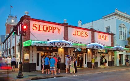 Pese al paso del tiempo, Sloppy Joe's permanece como uno de los bares más famosos de Cayo Hueso