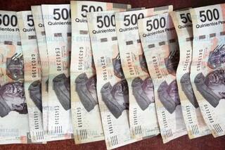 Peso mexicano avanza por expectativas recorte tasas Fed, acciones América Móvil suben