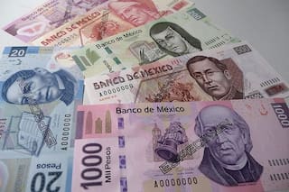 Peso mexicano culmina estable sesión volátil, bolsa sube por tercera jornada