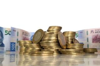 Peso mexicano se negocia por debajo de 18/dólar en la víspera de Navidad