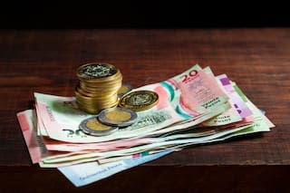 Peso mexicano y bolsa inician mayo con el pie izquierdo por tensión en Medio Oriente