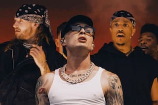 Peso Pluma se fracturó el tobillo en pleno concierto en Nueva York y su reacción sorprendió