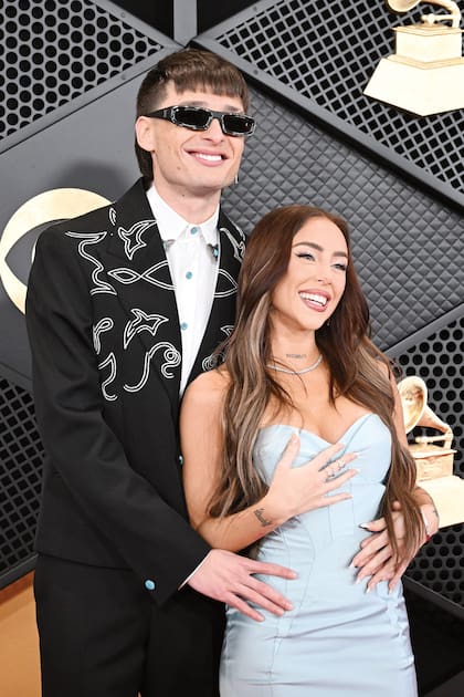 Peso Pluma y Nicki Nicole en la última entrega de los premios Grammy