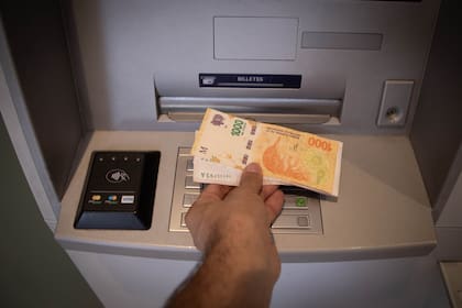 Pesos en un cajero automático