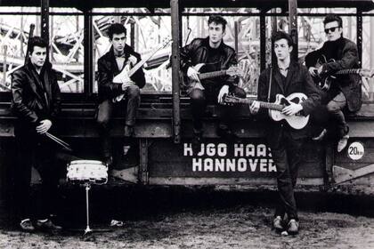Pete Best, George Harrison, John Lennon, Paul McCartney y Stuart Sutcliffe en Hamburgo, en1960